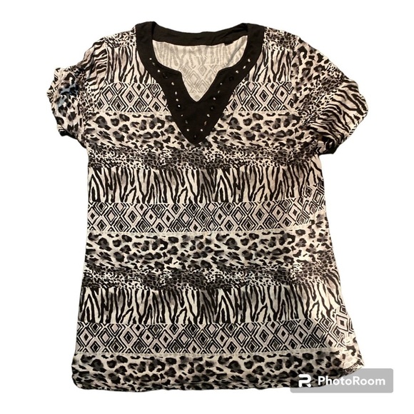 Canda animal print short sleeve V-neck Tee medium 96% viscose 4% elastia… - Picture 1 of 6